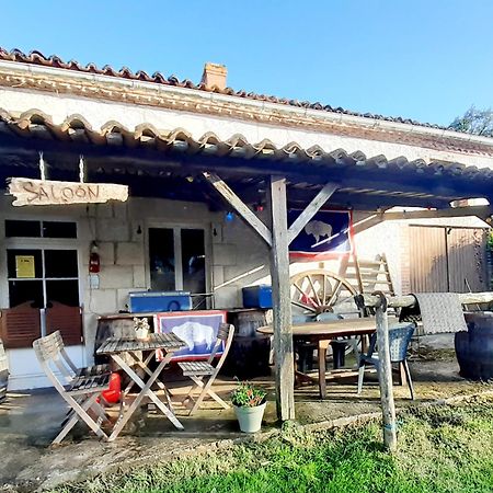 La Roulotte Du Clos De L'Isop Bed & Breakfast Saint-Martial-sur-Isop Exterior photo